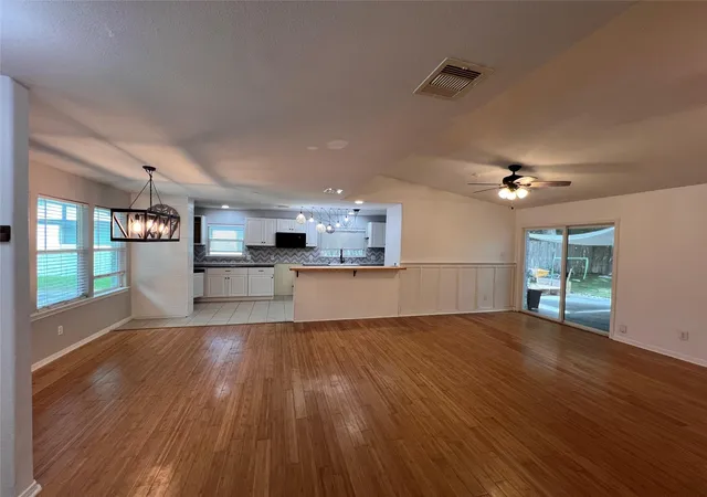 Photo 3 of Sale Pending at 7034 Langdon Ln, Houston, TX 77074 | MLS# 15974036 | Listing updated on 2026-09-01