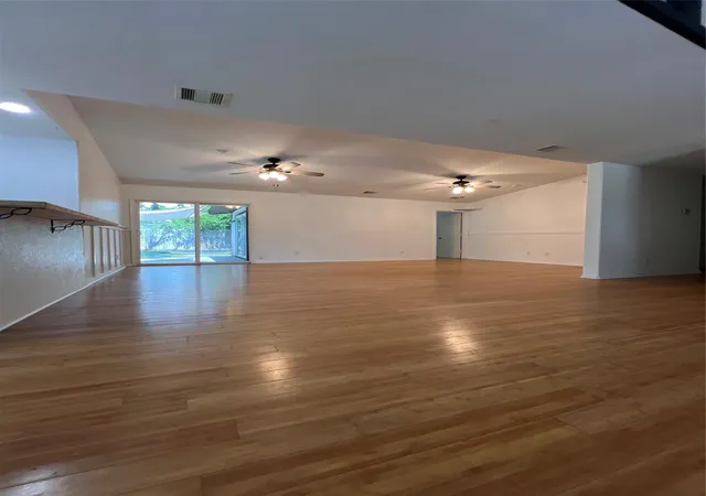 Photo 4 of Sale Pending at 7034 Langdon Ln, Houston, TX 77074 | MLS# 15974036 | Listing updated on 2026-09-01