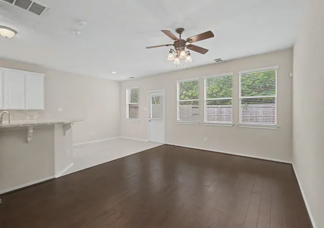5th image of 190 W Stedhill Loop, Conroe, TX 77384 | MLS# 81745773