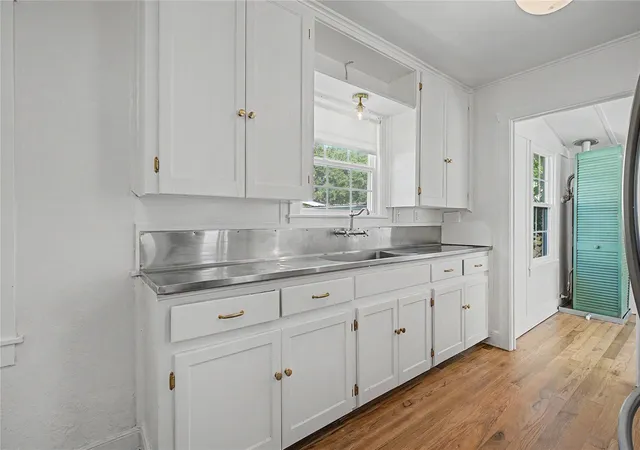 Photo 4 of Single family home for sale at 304 Foster St, Tomball, TX 77375 | MLS# 72605615 | Listing updated on 2026-09-26