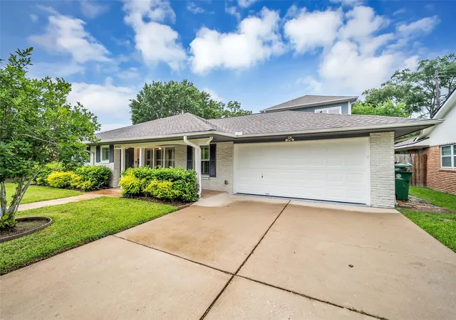 3rd image of 8702 Ilona Ln, Houston, TX 77025 | MLS# 92594195