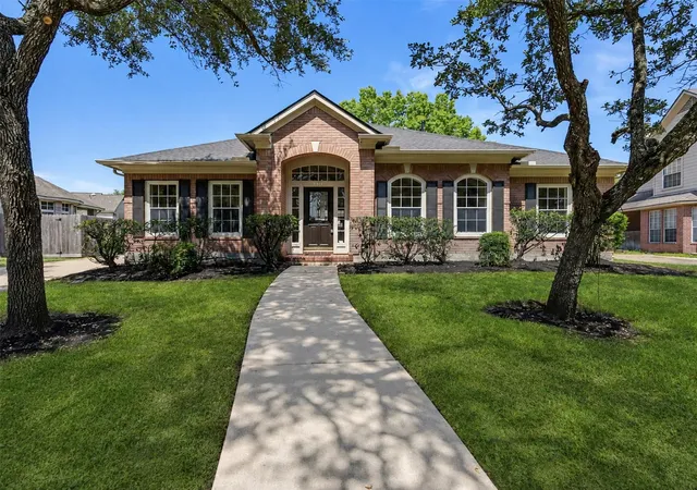 Photo 1 of Sale Pending at 3319 Almond Creek Dr, Houston, TX 77059 | MLS# 57916101 | Listing updated on 2026-09-10
