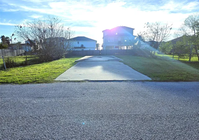 1st image of 1013 63rd St, Galveston, TX 77551 | MLS# 15642408