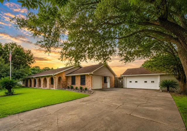 1st image of 327 Maple Dr, Hitchcock, TX 77563 | MLS# 52322340