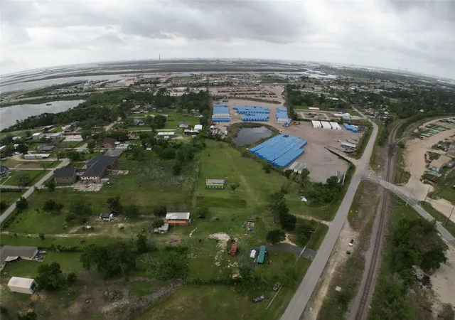 15th image of 330 River Rd, Channelview, TX 77530 | MLS# 80970356