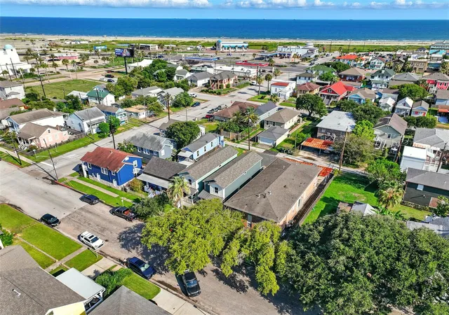 Photo 3 of Single family home for sale at 711 Ball St, Galveston, TX 77550 | MLS# 20462444 | Listing updated on 2026-07-19