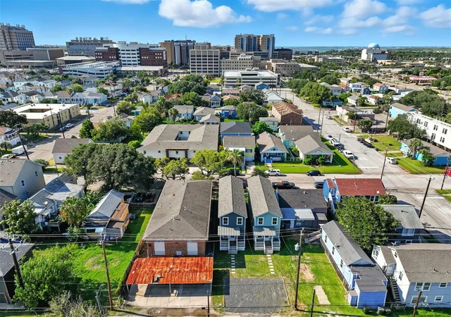 Photo 3 of Single family home for sale at 711 Ball St, Galveston, TX 77550 | MLS# 20462444 | Listing updated on 2026-07-19
