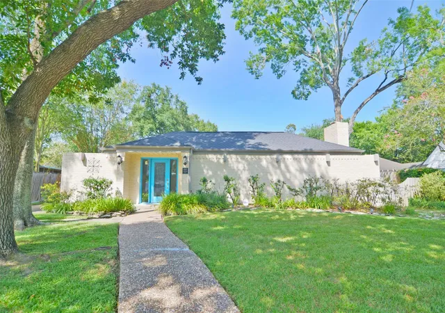Photo 1 of Sale Pending at 4247 Crownwood Dr, Seabrook, TX 77586 | MLS# 61975777 | Listing updated on 2026-09-05