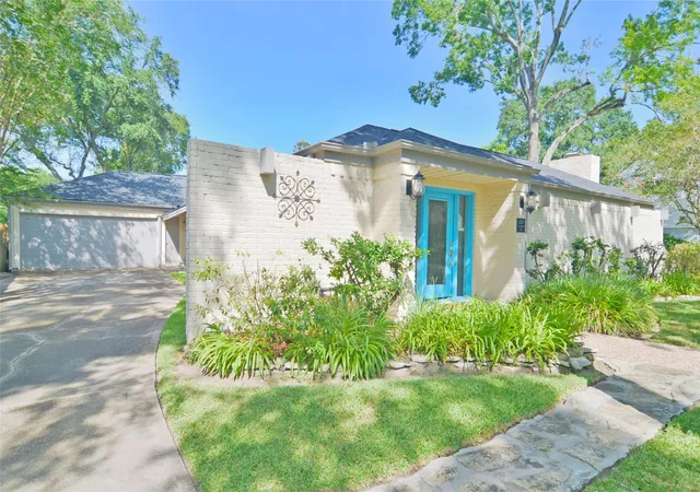 Photo 2 of Sale Pending at 4247 Crownwood Dr, Seabrook, TX 77586 | MLS# 61975777 | Listing updated on 2026-09-05