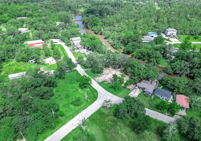 10th image of 335 & 339 Treasure Dr, Liverpool, TX 77577 | MLS# 95138934