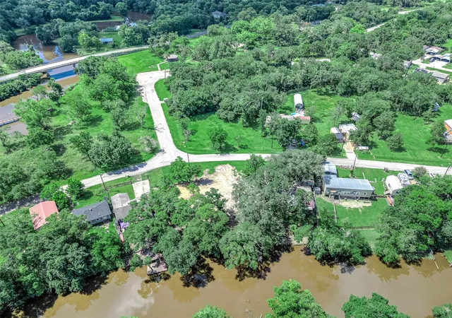 3rd image of 335 & 339 Treasure Dr, Liverpool, TX 77577 | MLS# 95138934