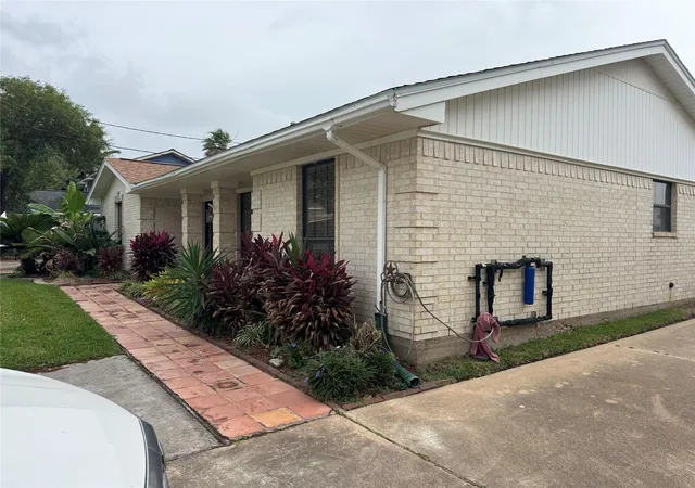 2nd image of 4126 17th St N, Texas City, TX 77590 | MLS# 61587497