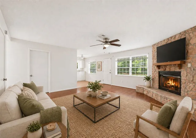 4th image of 430 Eastwood Dr, New Caney, TX 77357 | MLS# 60645898