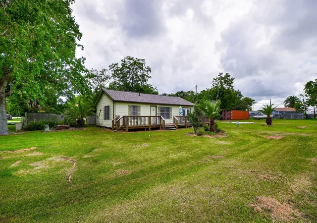 Homes for sale in Palacios, TX | 1301 2nd St, Palacios, TX 77465 | MLS# 62189529