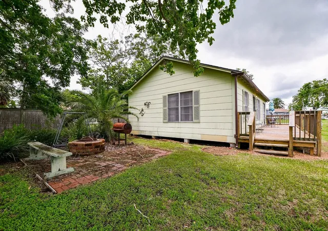Homes for sale in Palacios, TX | 1301 2nd St, Palacios, TX 77465 | MLS# 62189529