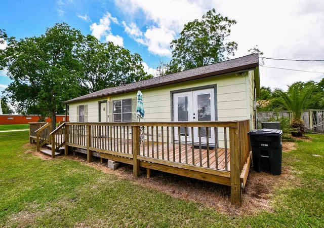 Homes for sale in Palacios, TX | 1301 2Nd St, Palacios, TX 77465 | MLS# 62189529