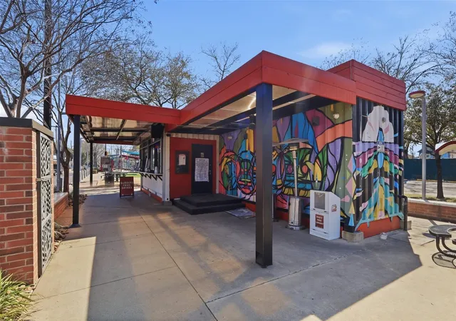 2nd image of 2424 Navigation Blvd, Houston, TX 77003