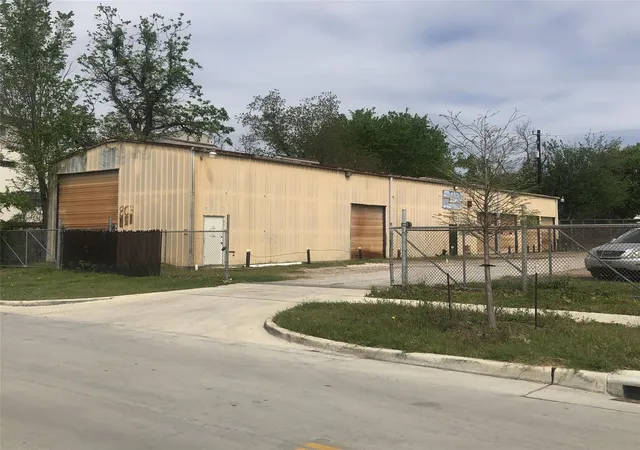 1st image of 1701 N Durham Dr, Houston, TX 77008 | MLS# 95189804