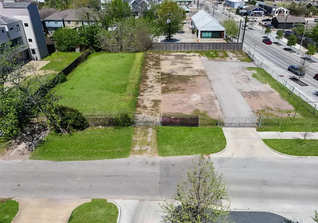 2nd image of 1701 N Durham Dr, Houston, TX 77008 | MLS# 95189804