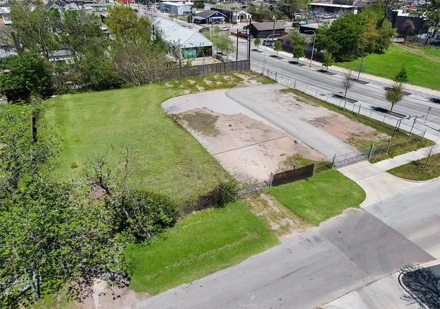 3rd image of 1701 N Durham Dr, Houston, TX 77008 | MLS# 95189804