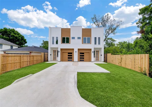 3rd image of 7827 Brandon St #A/B, Houston, TX 77051 | MLS# 10830970