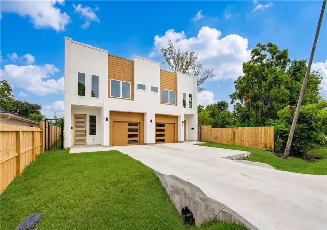 5th image of 7827 Brandon St #A/B, Houston, TX 77051 | MLS# 10830970