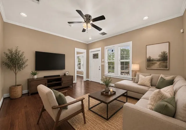 2nd image of 1419 Lombardy St, Houston, TX 77023 | MLS# 75777565