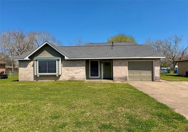 1st image of 1415 Avenue E, Danbury, TX 77534 | MLS# 18464765