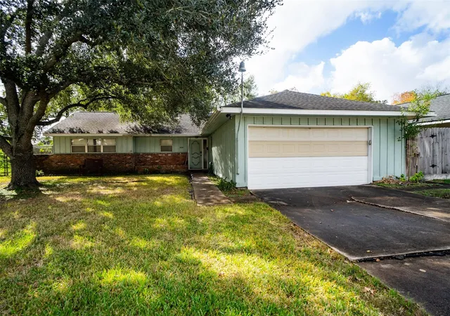 Photo 1 of Single family home for sale at 4829 Hummingbird St, Houston, TX 77035 | MLS# 21568216 | Listing updated on 2026-09-14