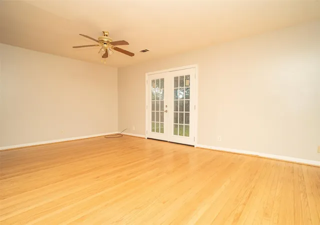 Photo 3 of Single family home for sale at 4829 Hummingbird St, Houston, TX 77035 | MLS# 21568216 | Listing updated on 2026-09-14