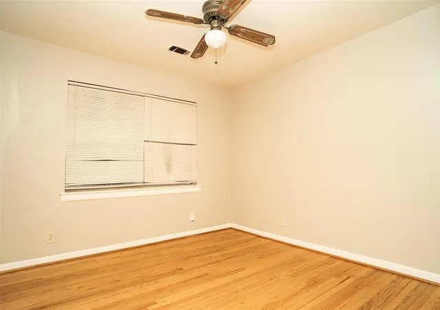 Photo 3 of Single family home for sale at 4829 Hummingbird St, Houston, TX 77035 | MLS# 21568216 | Listing updated on 2026-09-14