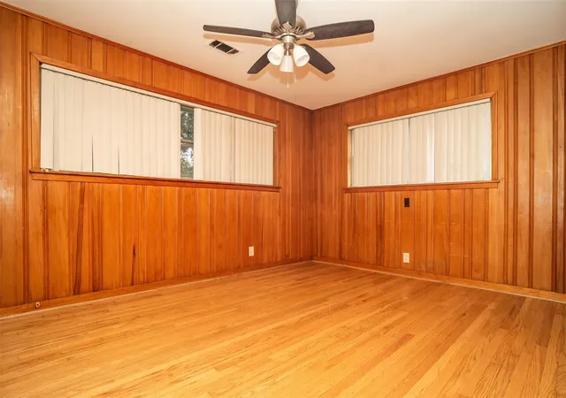 Photo 4 of Single family home for sale at 4829 Hummingbird St, Houston, TX 77035 | MLS# 21568216 | Listing updated on 2026-09-14
