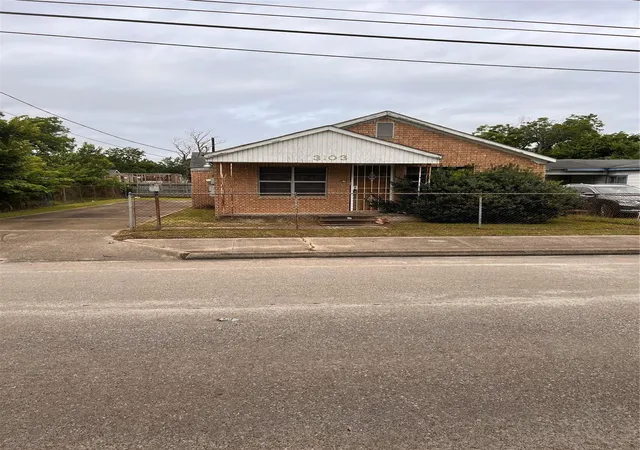 1st image of 3103 Altoona, Houston, TX 77026 | MLS# 71510395