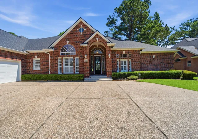 Photo 2 of Sale Pending at 1151 Bentwater Dr, Montgomery, TX 77356 | MLS# 9956482 | Listing updated on 2026-08-28