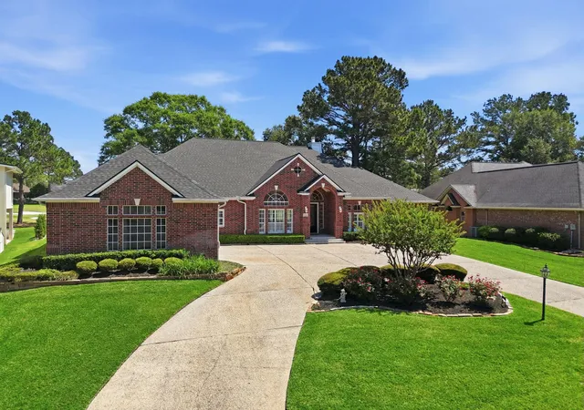 Photo 3 of Sale Pending at 1151 Bentwater Dr, Montgomery, TX 77356 | MLS# 9956482 | Listing updated on 2026-08-28