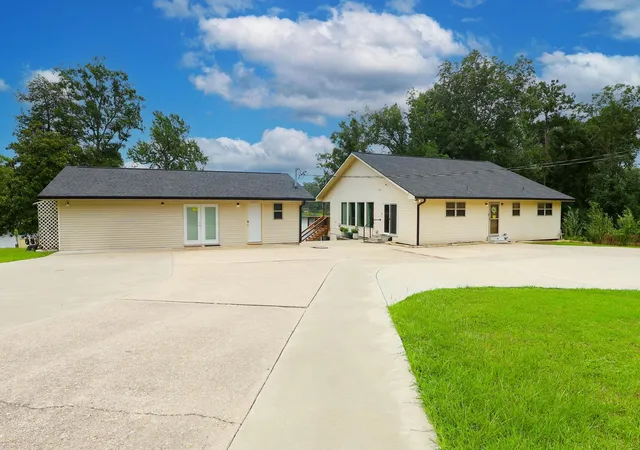 3rd image of 155 Ridgecrest Dr Dr, Burkeville, TX 75932 | MLS# 40479768