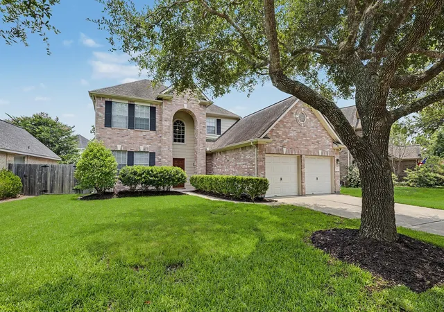 Photo 1 of Single family home for sale at 3623 Englewood Dr, Pearland, TX 77584 | MLS# 32477048 | Listing updated on 2026-10-05