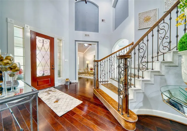 Photo 3 of Single family home for sale at 418 Somerset Dr, Sugar Land, TX 77479 | MLS# 16805201 | Listing updated on 2026-07-26