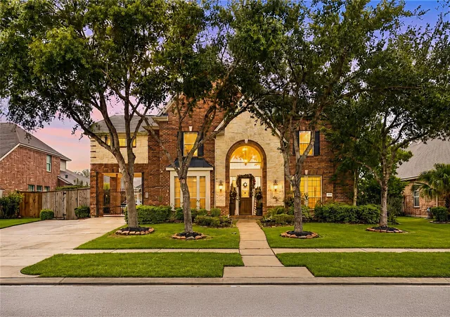 Photo 1 of Sale Pending at 2512 W Ranch Dr, Friendswood, TX 77546 | MLS# 26318500 | Listing updated on 2026-08-17