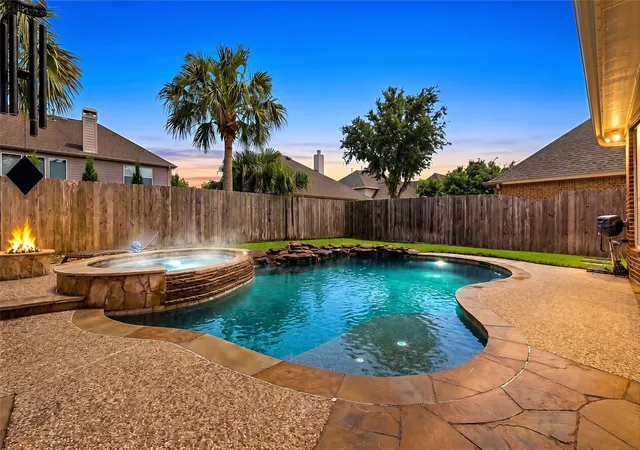 Photo 2 of Sale Pending at 2512 W Ranch Dr, Friendswood, TX 77546 | MLS# 26318500 | Listing updated on 2026-08-17