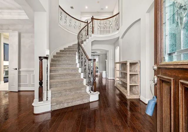 Photo 3 of Sale Pending at 2512 W Ranch Dr, Friendswood, TX 77546 | MLS# 26318500 | Listing updated on 2026-08-17