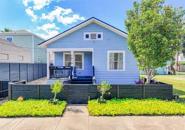Photo 1 of Single family home for sale at 1419 39th Street, Galveston, TX 77550 | MLS# 15070895 | Listing updated on 2026-06-17