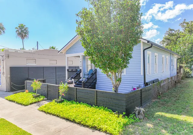 Photo 2 of Single family home for sale at 1419 39th Street, Galveston, TX 77550 | MLS# 15070895 | Listing updated on 2026-06-17