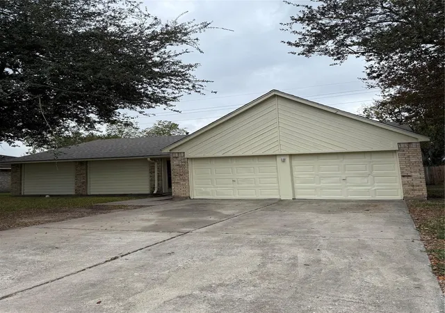 Photo 2 of Single family home for sale at 14207 Timberhaven Dr, Houston, TX 77066 | MLS# 34345641 | Listing updated on 2026-08-14