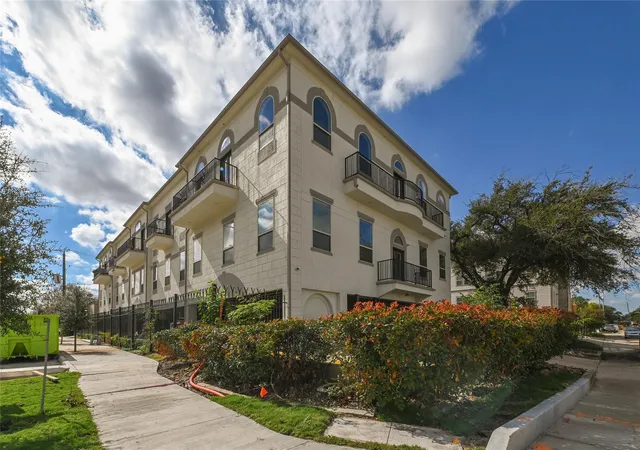 1st image of 5801 Winsome Ln #305, Houston, TX 77057 | MLS# 41949263