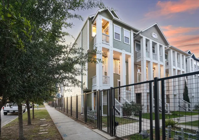 Photo 1 of Single family home for sale at 615 W 24th Street, Houston, TX 77008 | MLS# 29905385 | Listing updated on 2026-09-13