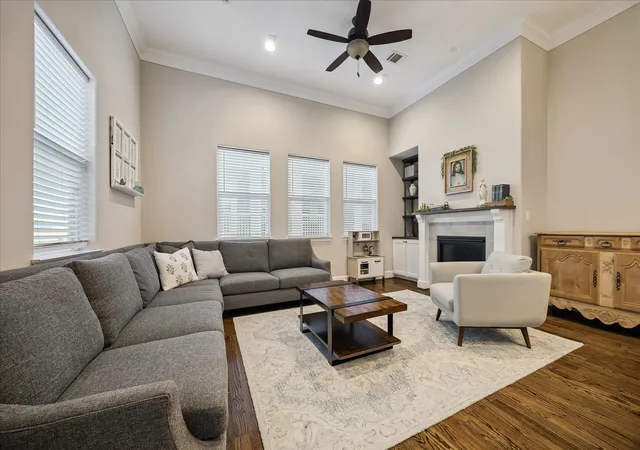 Photo 4 of Single family home for sale at 615 W 24th Street, Houston, TX 77008 | MLS# 29905385 | Listing updated on 2026-09-13