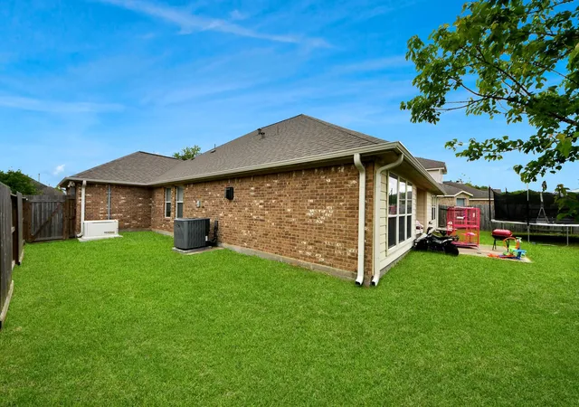 Photo 3 of Single family home for sale at 9307 Russeff Fld Ln, Rosenberg, TX 77469 | MLS# 77335777 | Listing updated on 2026-08-12