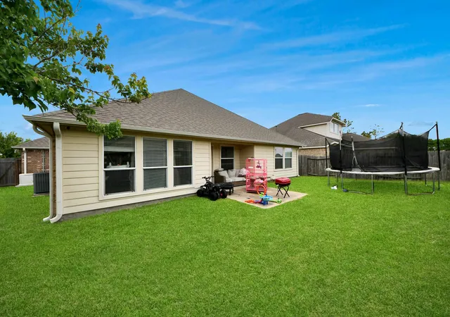 Photo 4 of Single family home for sale at 9307 Russeff Fld Ln, Rosenberg, TX 77469 | MLS# 77335777 | Listing updated on 2026-08-12