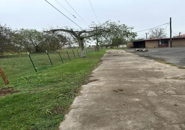 5th image of 1204 N Wells St, Edna, TX 77957 | MLS# 49197781
